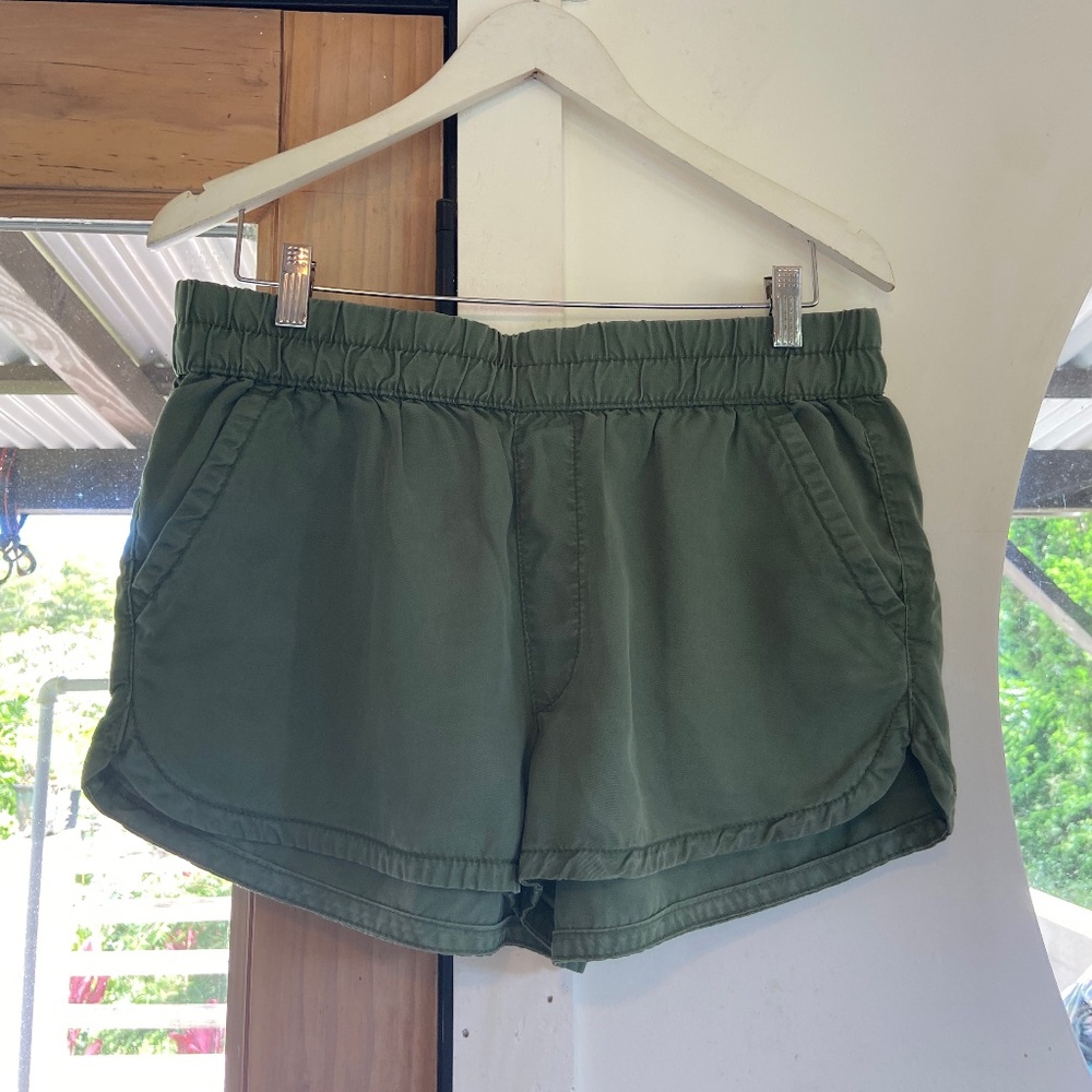 American Eagle Shorts women's medium Lyocell pull on lightweight